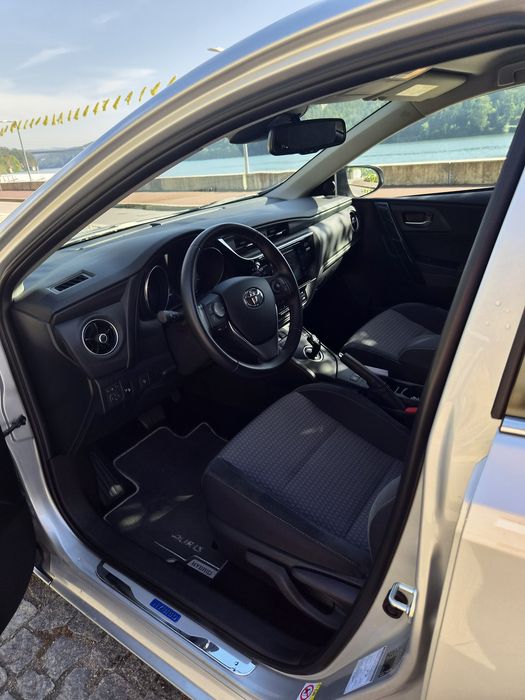 Toyota Auris 1.8HSD 8500kms!