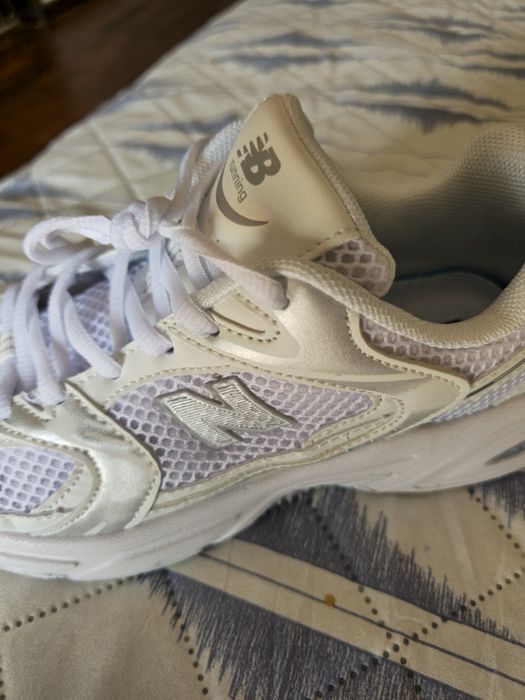 Sapatilhas brancas/creme