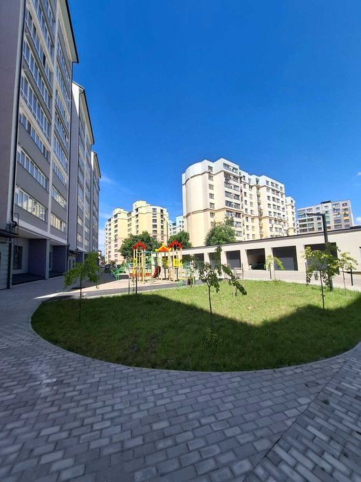 Продаю панорамну 4кімнатну квартиру на березі річки.Газифікована.110м2