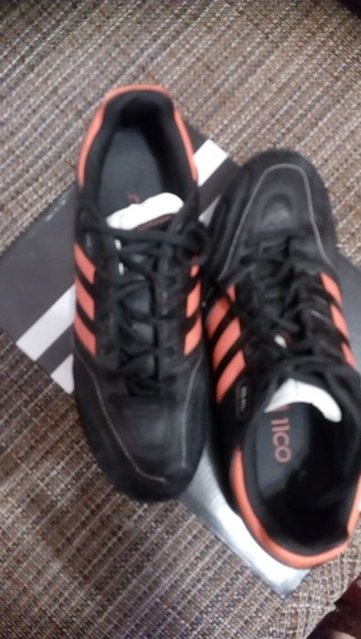 Продам мужские кроссовки