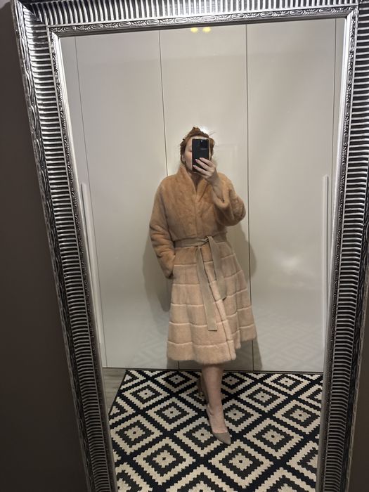 Шуба норкова пудрового кольору The coat)