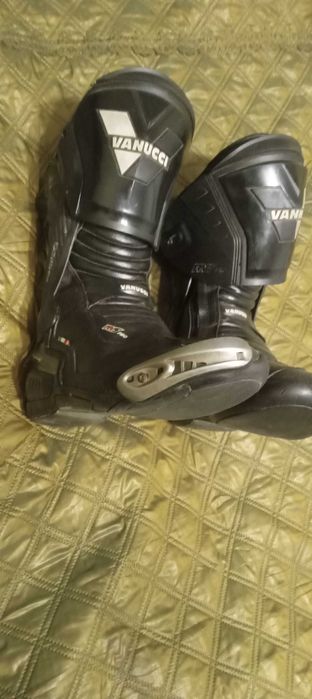 Мотоботи . 4300гр