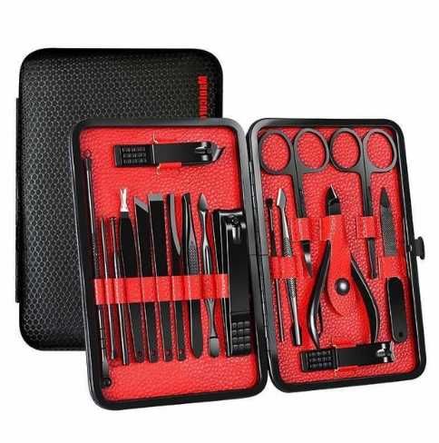 Набір для манікюру та педикюру на 18 предметів у футлярі Маникюр Набор