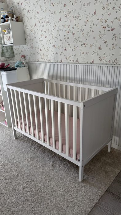 Berço IKEA SUNDVIK + colchão JÄTTETRÖTT 60 × 120