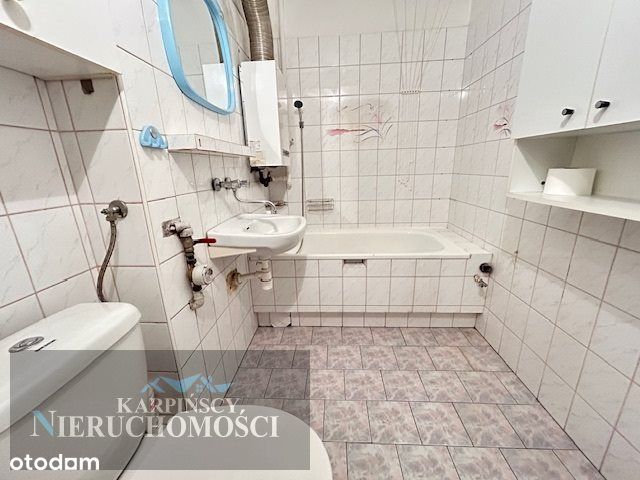 2 pokoje, niskie piętro, świetna lokalizacja.