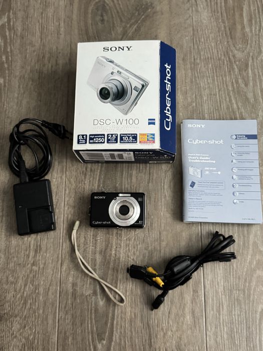 Цифровий фотоапарат Sony DSC W100