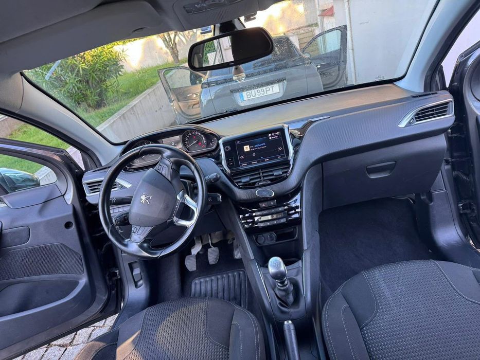 Peugeot 208 ano 2019