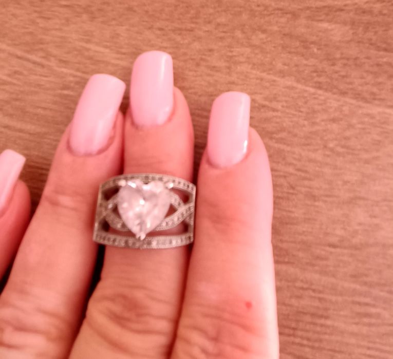 Pierścionek Apart z oczkiem serce cyrkonie z Albanii