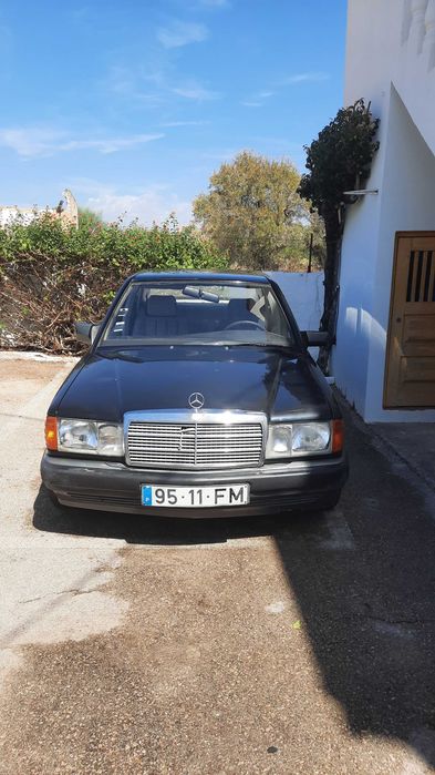 Mercedes 190 no Algarve