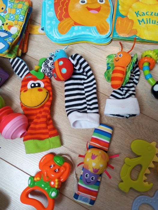 Zabawki niemowlęce zestaw gryzaki książki