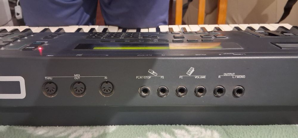 Teclado Yamaha V50