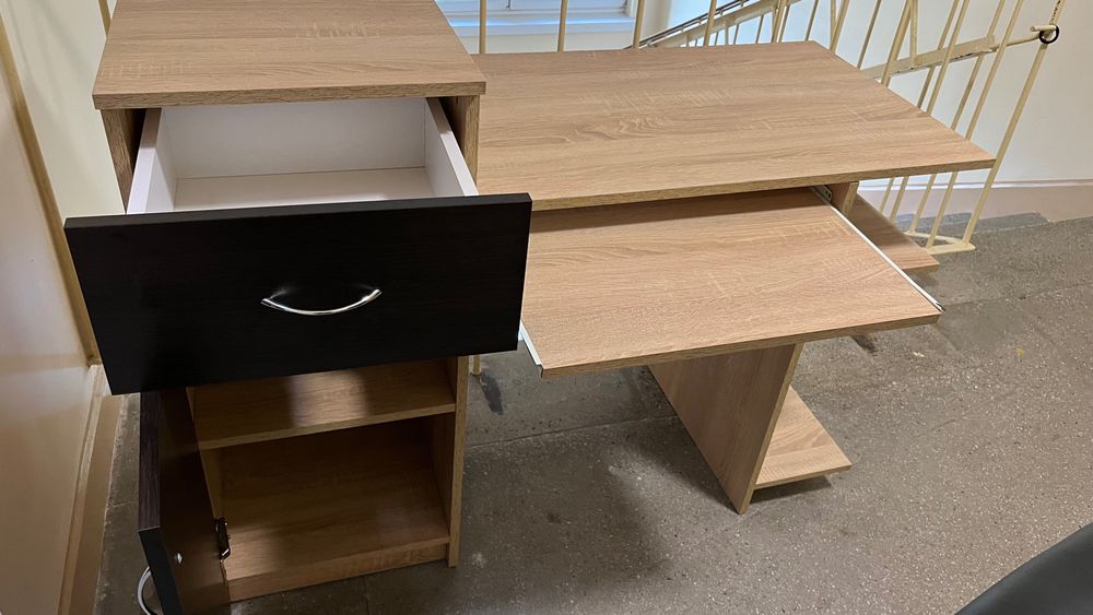 Biurko z szufladą, kredensem oraz miejscem na desktopa