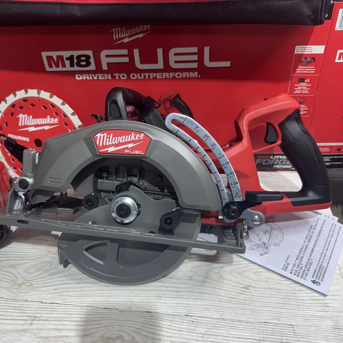 Безщіткова циркулярна пила 184мм Milwaukee M18 2930-21 FUEL