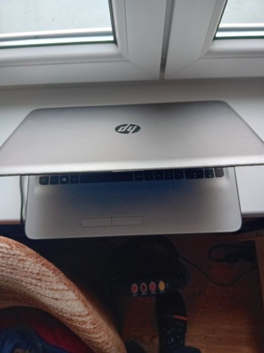 HP sprzedam laptopa uszkodzony ekran