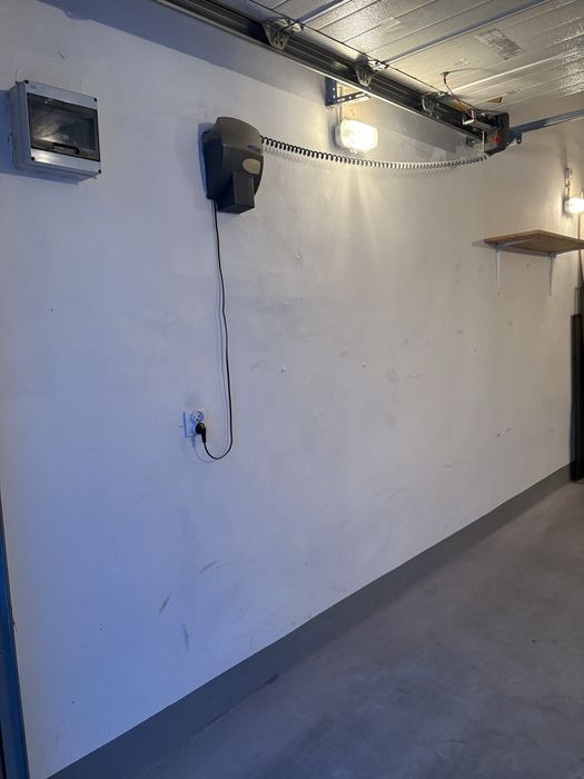 Garaż prawie 18m  Mistrzejowice Bohaterow Wrzesnia