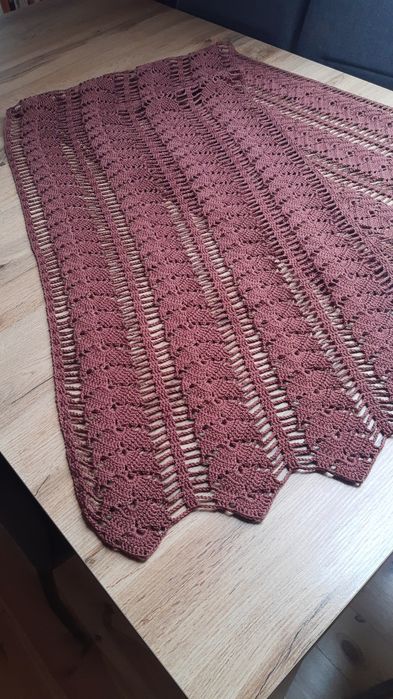 Chusta(szal)prostokątna  brązowa szydełkowa o wym.168x45 cm rękodzieło