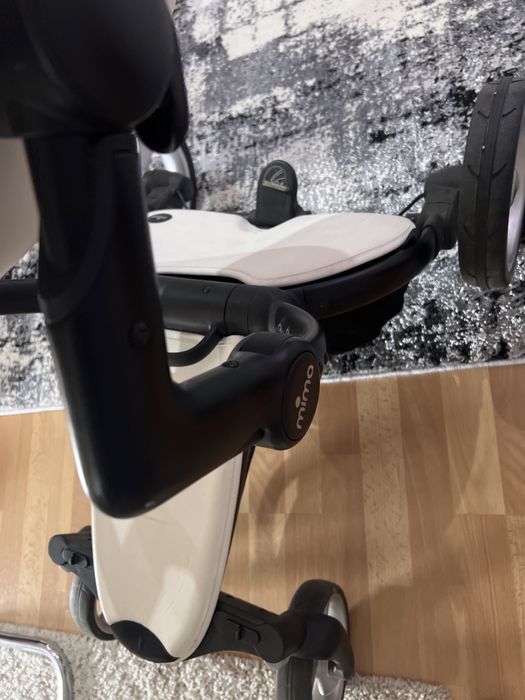 Mima Xari Max Carro Chassis Preto e assento Branco