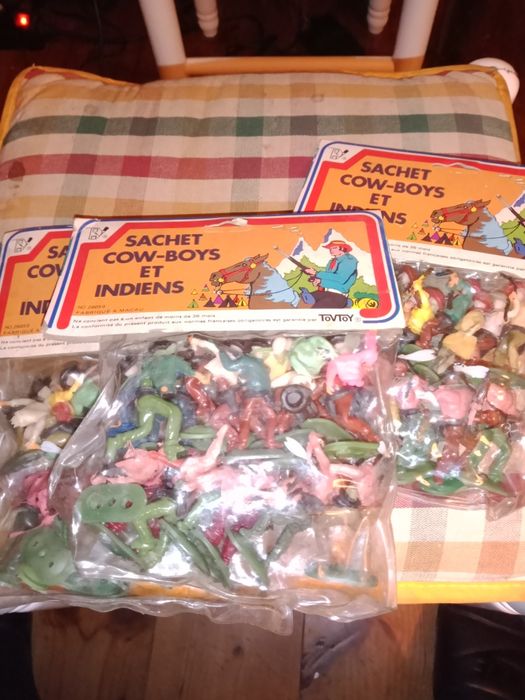 Lote embalagems novas de bonecos cowboys e índios