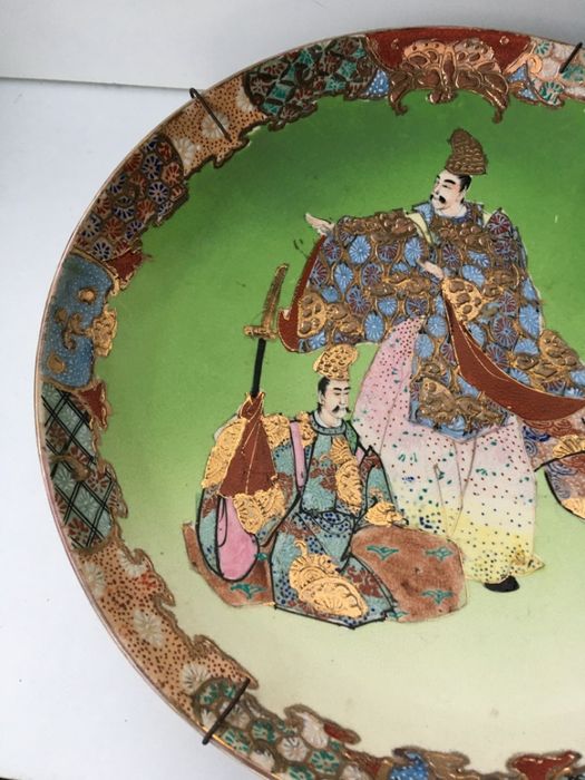 Prato japonês, Satsuma , pintado á mão, cerca 1900