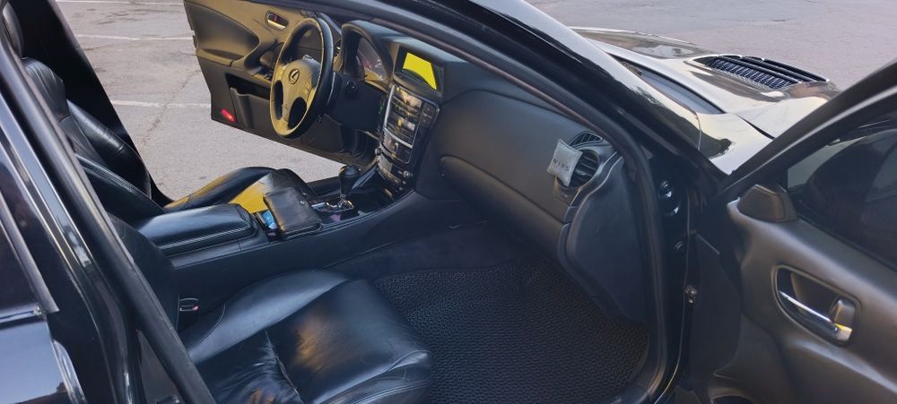 Продам Lexus IS  2,5 бензин