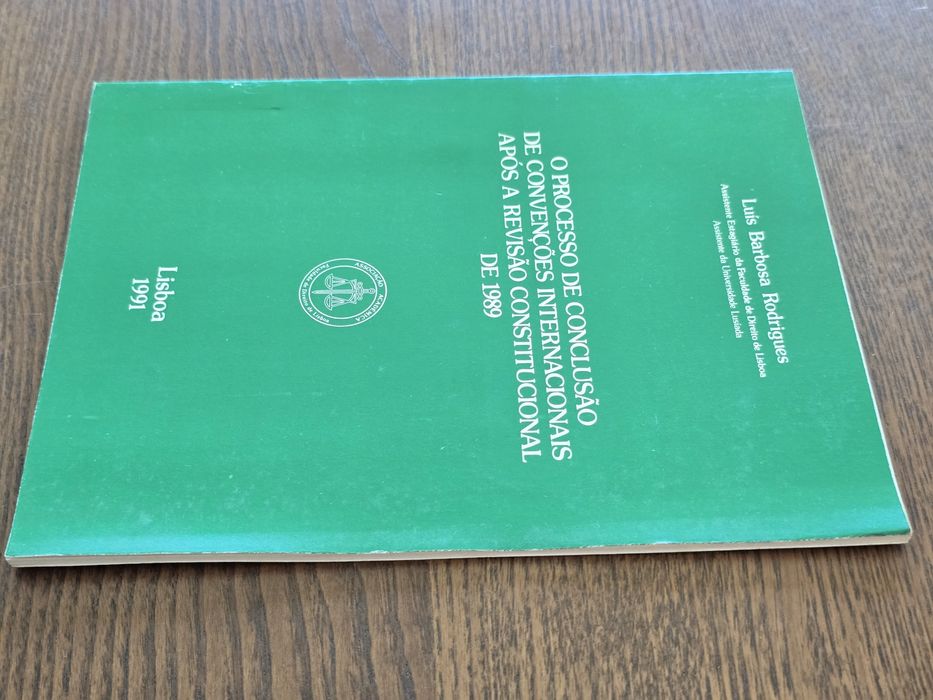 Legal Books / Law / 1 = €2.5 / 10 = €2064285839165953121