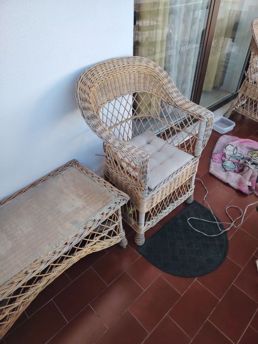 Conjunto de cadeiras e mesa para varanda