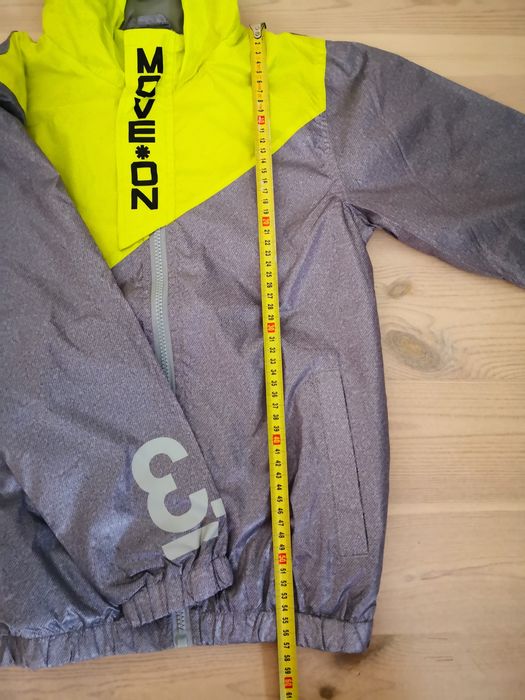 Kurtka przeciwwiatrowa.