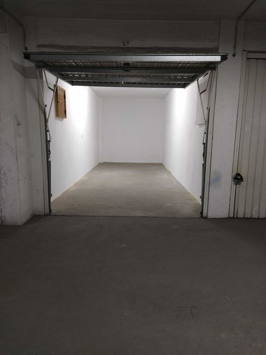 Alugo Garagem em Queluz C\17m2