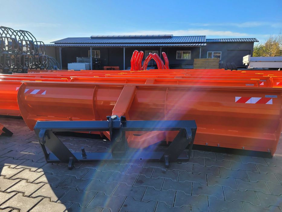 Śnieżny odśnieżacz spych do śniegu kukurydzy do tura tuza pług DOWÓZ