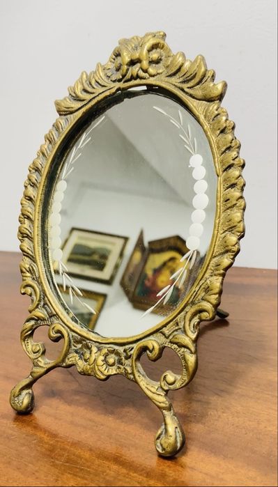 Espelho de mesa.