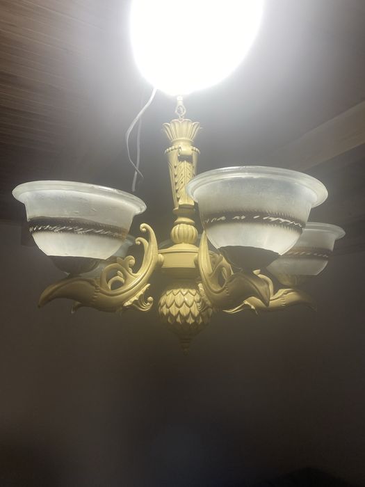 Люстра в хорошому стані