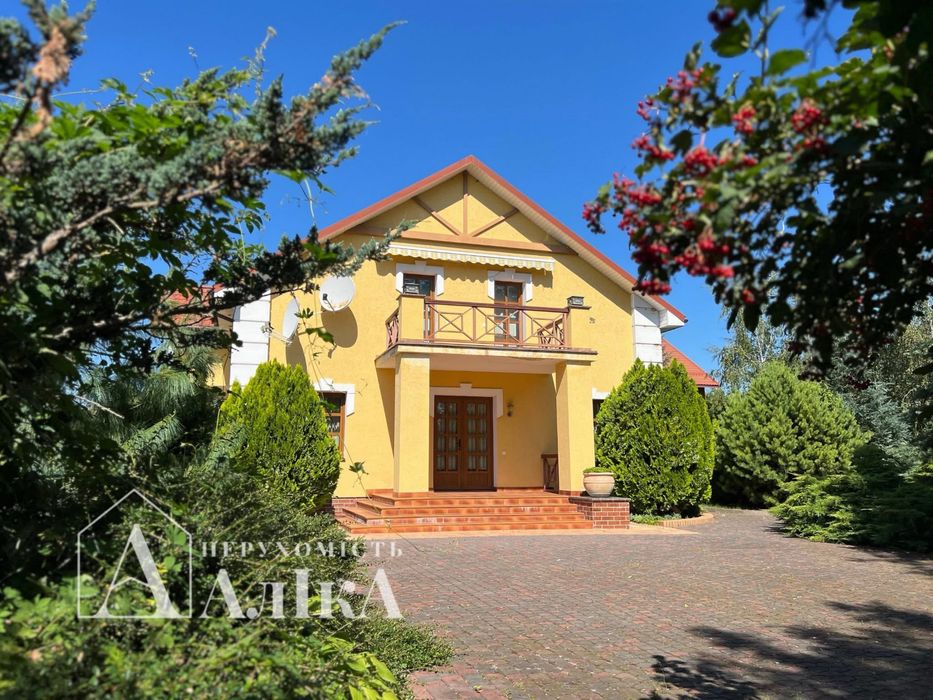 Продам великий маєток в неймовірному місці на березі річки Дністер