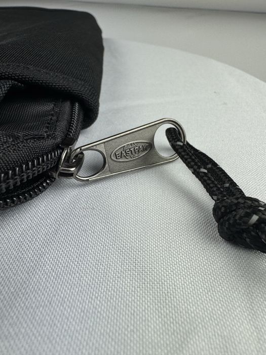 Сумка через плече EastPak Delegate 008 20L(Чорний,