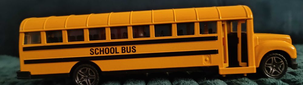 Autobus Szkolny Żółty Zabawka Otwierane Drzwi