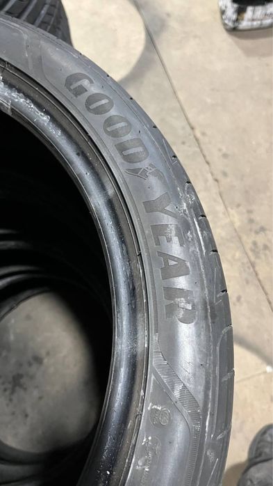 Пара літньої гуми 245/40/19 , Goodyear , 2022 року