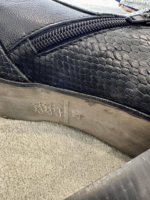 Botins pretos em pele, tamanho 38 (ótimo estado)