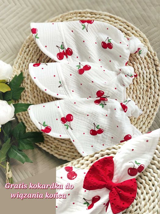 Muślinowa chustka z daszkiem wiązana na lato czapka z muślinu wisienki