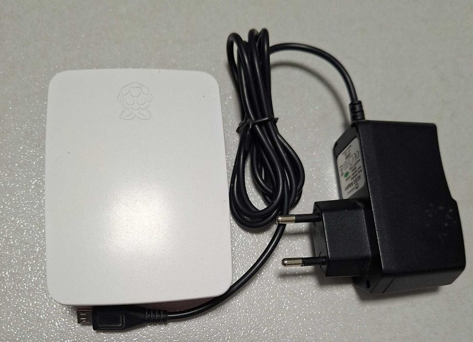 Raspberry Pi 3B+ – stan idealny + oryginalny zasilacz + karta microSD