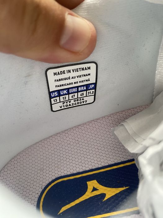 Волейбольні кросівки mizuno