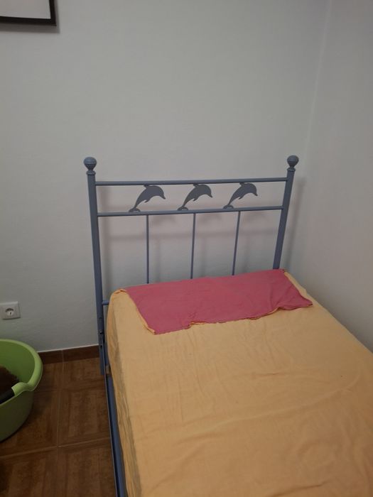Vende cama sem colchão