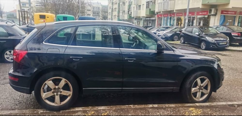 Audi Q5 Nacional 2.0 TDI 170CV 4x4 com Teto Panorâmico. Veja descrição