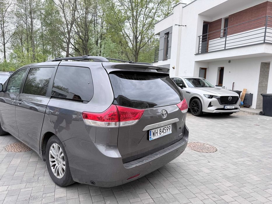 Toyota Sienna 2011