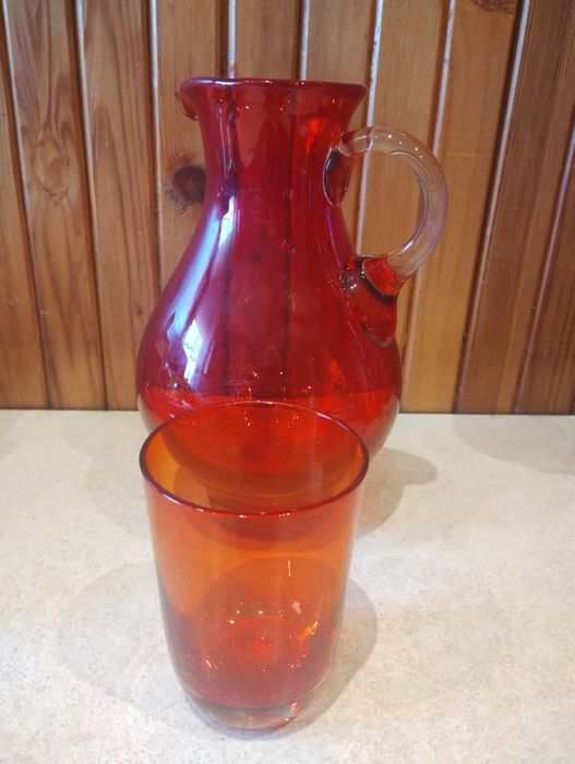 Dzbanek czerwony projektu Horbowego