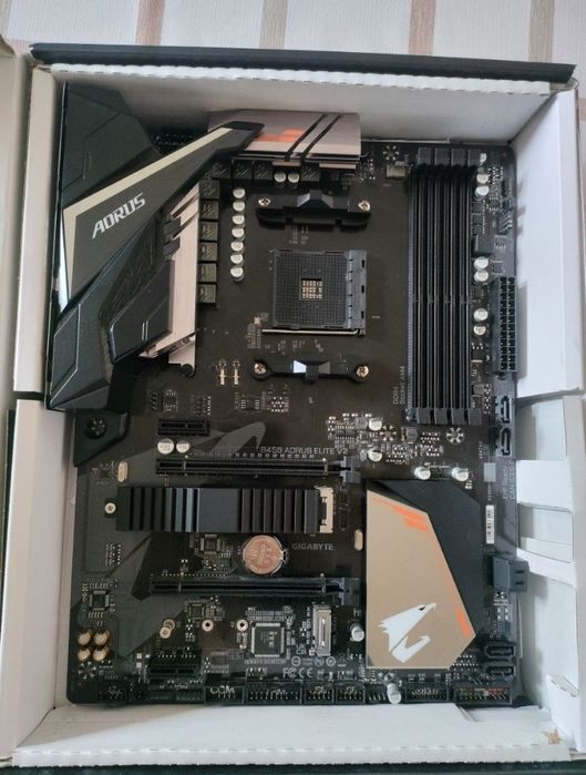 материнська плата gigabyte aorus b450 elite v2