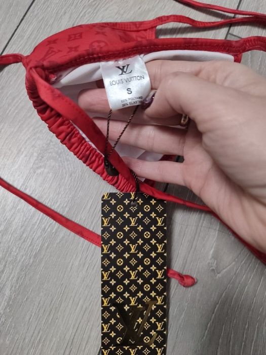 Новий червоний верх