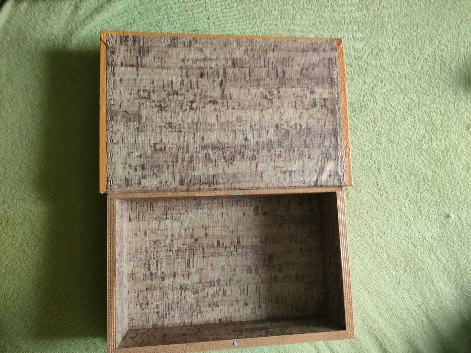 Szkatułki, pudełka  jako książka drewniane z ekoskóry