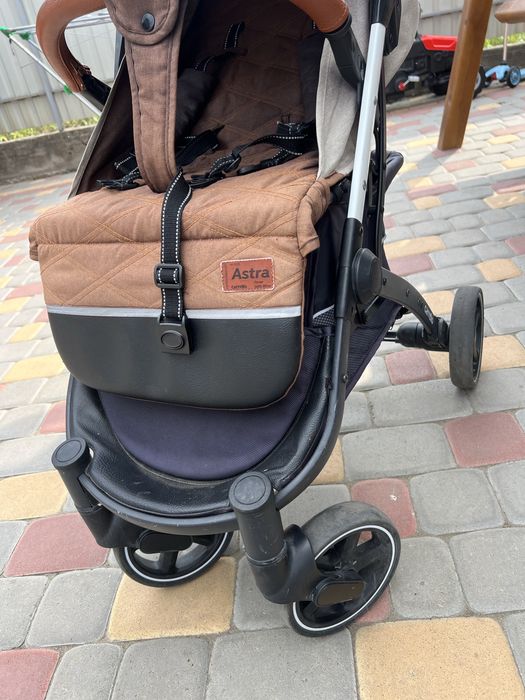 Прогулянкова коляска Carrello astra
