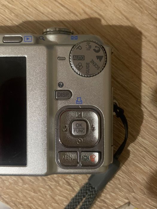 Цифровий фотоапарат Olympus Fe 340 мильниця НА ЗАПЧАСТИНИ АБО РЕМОНТ