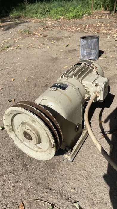 Електромотор із редуктором