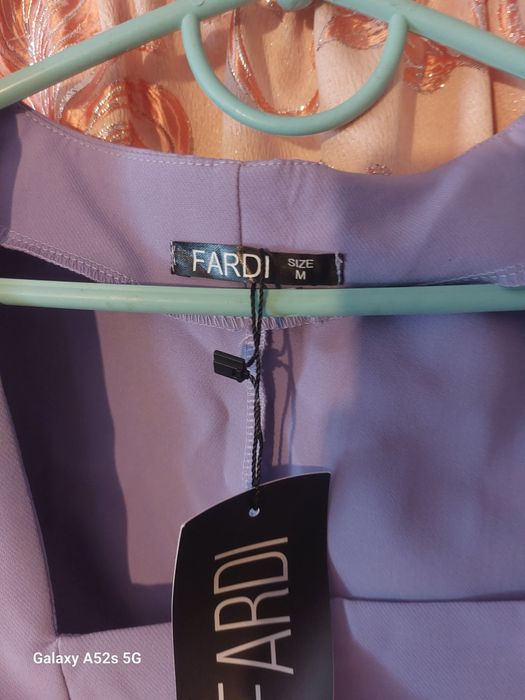 Короткий топ з довгими рукавами